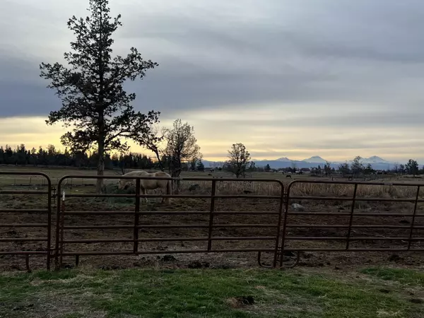 5643 Minson Rd, Powell Butte, OR 97753