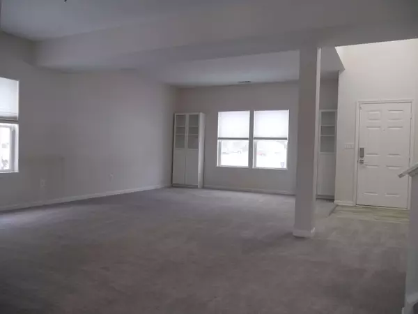 5864 Long Lake LN, Indianapolis, IN 46235