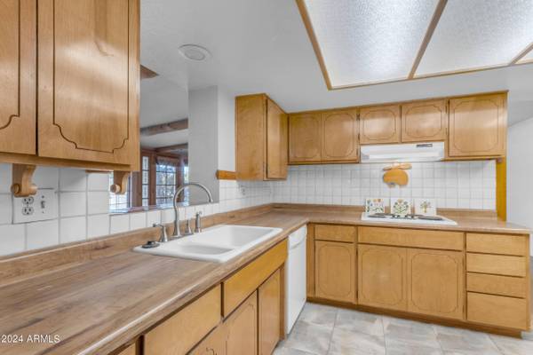 1046 N WEDGEWOOD Drive, Mesa, AZ 85203