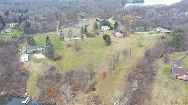 8354 BUCKELL LAKE Road, Holly, MI 48442