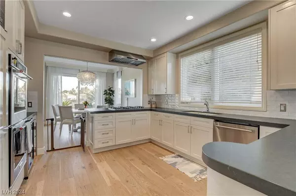 8225 Horseshoe Bend Lane, Las Vegas, NV 89113