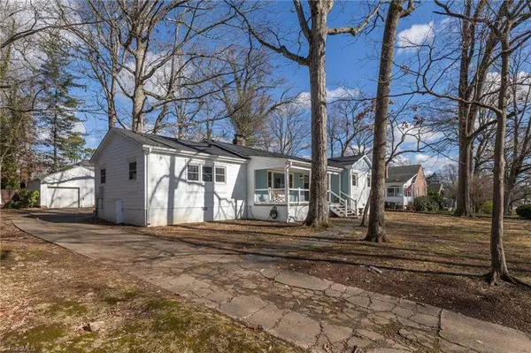 702 Sunset DR, High Point, NC 27262