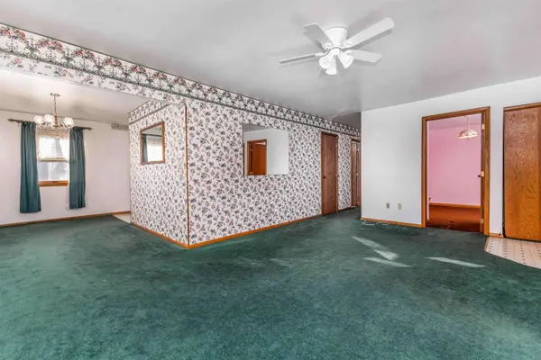 303 S 2nd North, Apple River, IL 61001