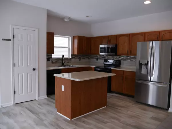 5864 Long Lake LN, Indianapolis, IN 46235