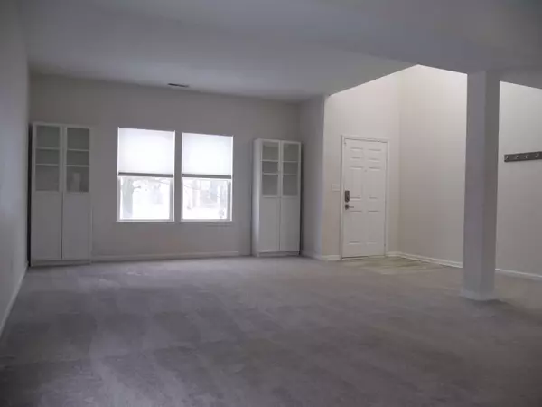 5864 Long Lake LN, Indianapolis, IN 46235