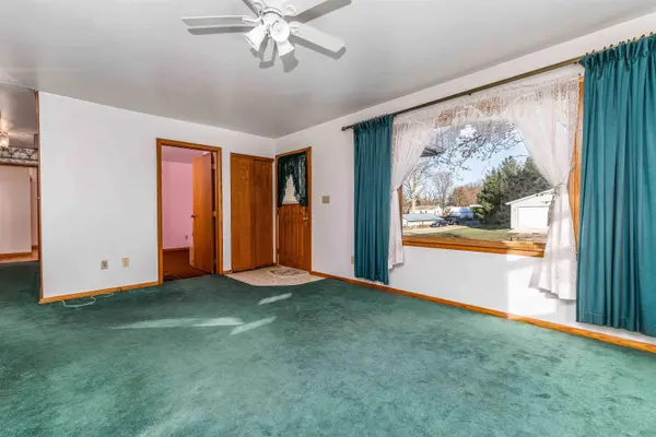 303 S 2nd North, Apple River, IL 61001