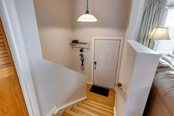 20 Bedwood CRES NE, Calgary, AB T3K 2G9