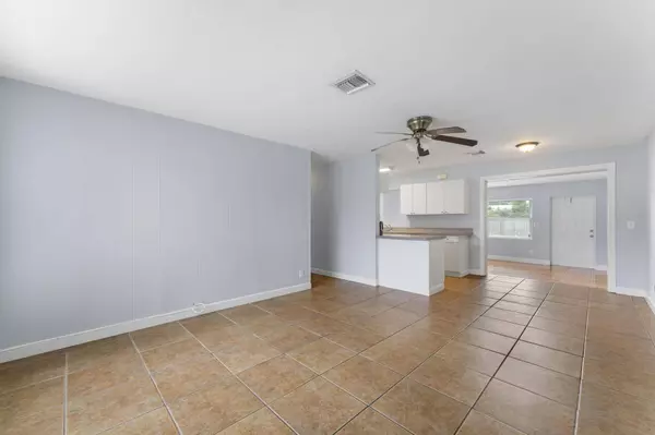 2012 Longwood RD, West Palm Beach, FL 33409