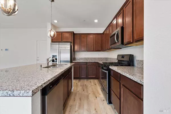 1075 St Olaf CT, Dixon, CA 95620