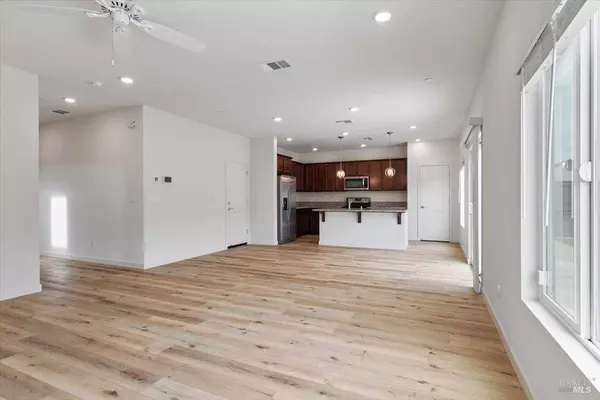 1075 St Olaf CT, Dixon, CA 95620