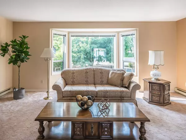 6672 Dover Rd, Nanaimo, BC V9V 1A6