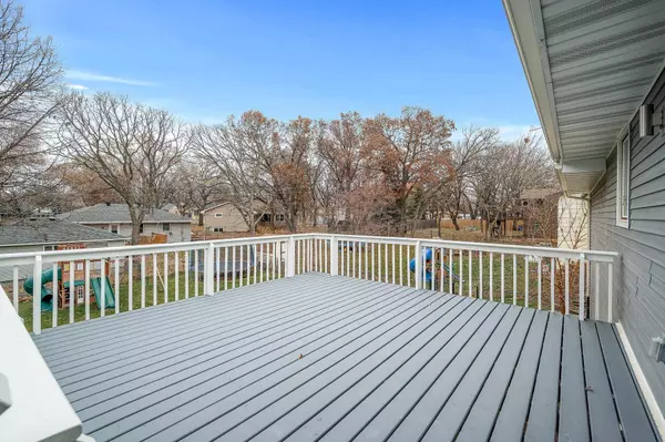 41 98th LN NW, Coon Rapids, MN 55448