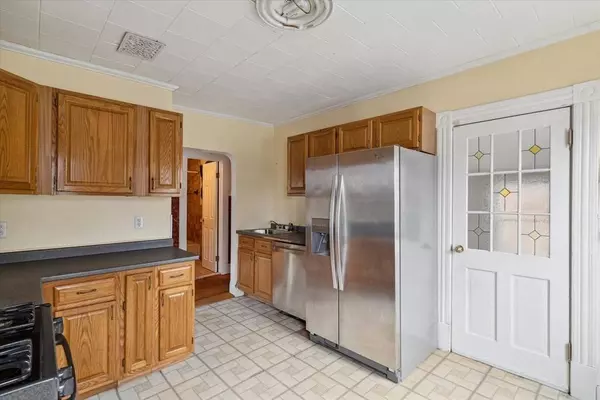 41 Fred St, Lowell, MA 01850