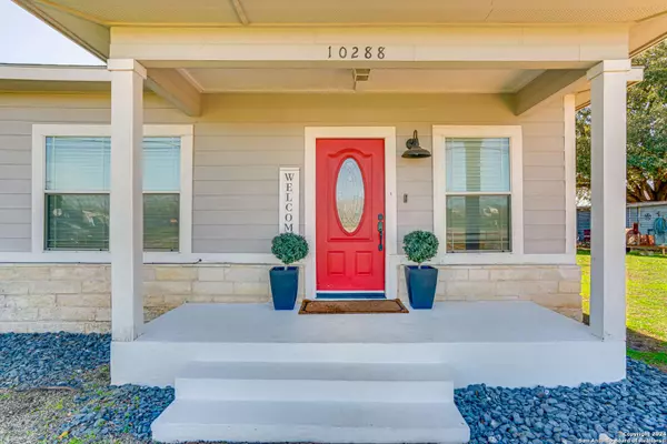 10288 LOOP 106, Adkins, TX 78101-9647