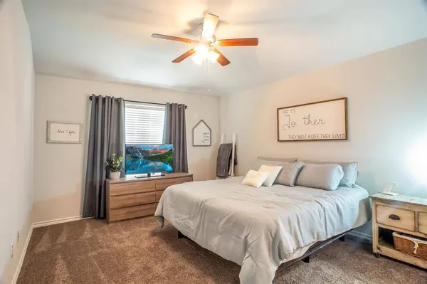 7908 Caddie CT, Navasota, TX 77868