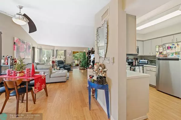 2400 NW 33rd St #1107, Oakland Park, FL 33309