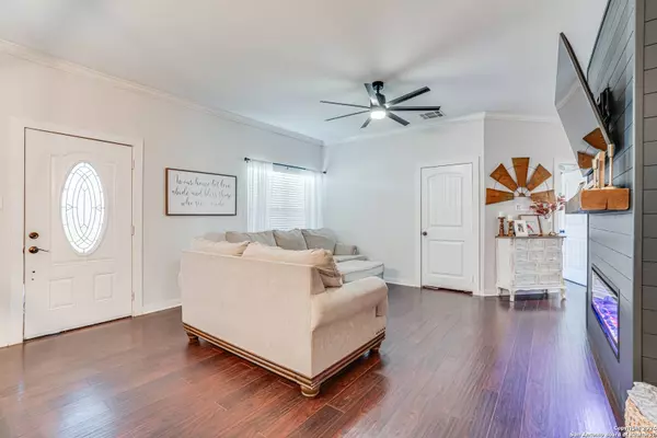 10288 LOOP 106, Adkins, TX 78101-9647