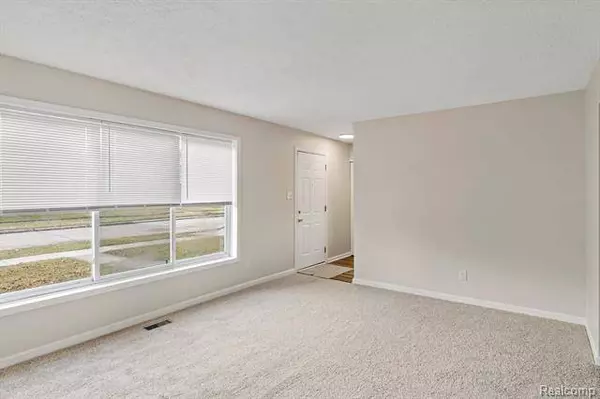 28300 BLUM Street, Roseville, MI 48066