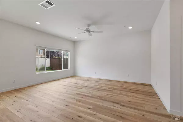 1075 St Olaf CT, Dixon, CA 95620