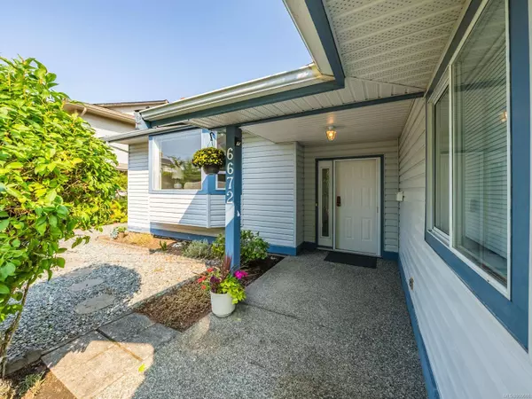 6672 Dover Rd, Nanaimo, BC V9V 1A6