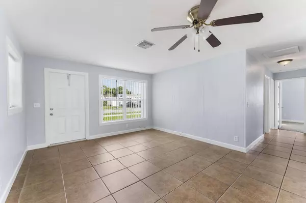 2012 Longwood RD, West Palm Beach, FL 33409