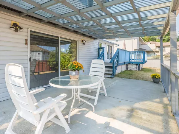 6672 Dover Rd, Nanaimo, BC V9V 1A6