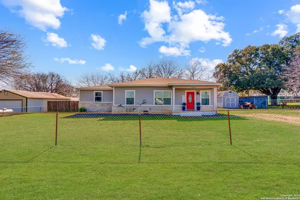 10288 LOOP 106, Adkins, TX 78101-9647