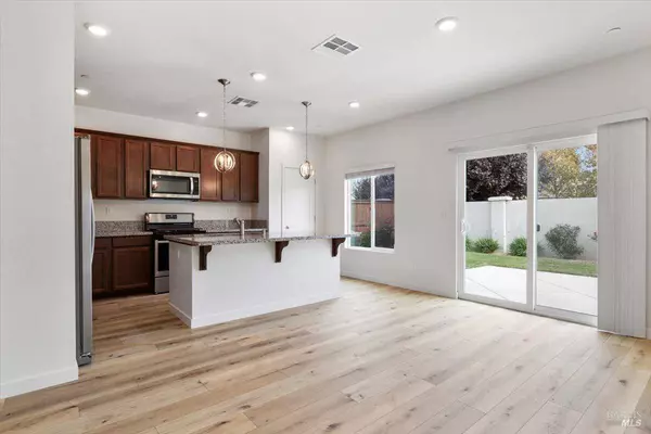 1075 St Olaf CT, Dixon, CA 95620