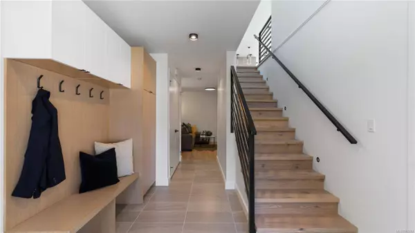 23 King George Terr, Oak Bay, BC V8S 2J8