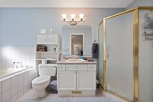 4701 Hammond Bay Rd, Nanaimo, BC V9T 5A9