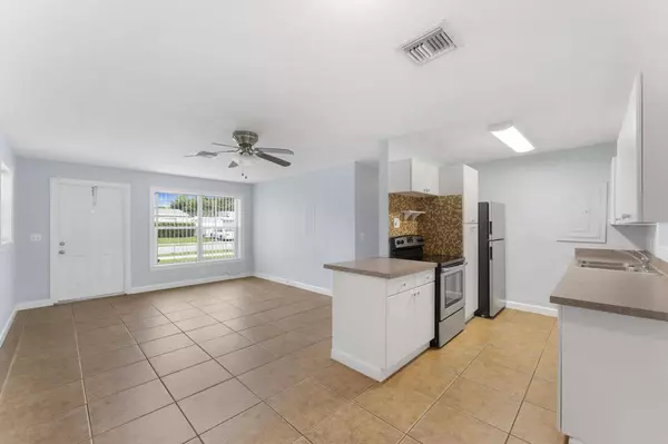 2012 Longwood RD, West Palm Beach, FL 33409