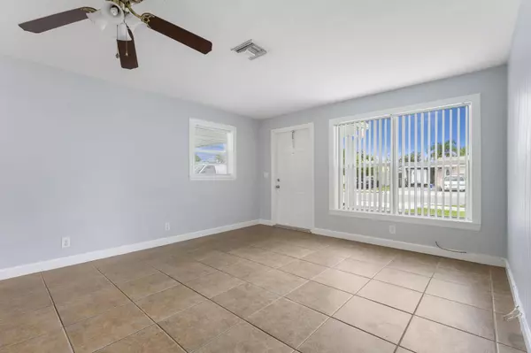 2012 Longwood RD, West Palm Beach, FL 33409