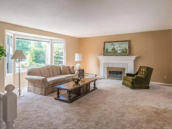 6672 Dover Rd, Nanaimo, BC V9V 1A6