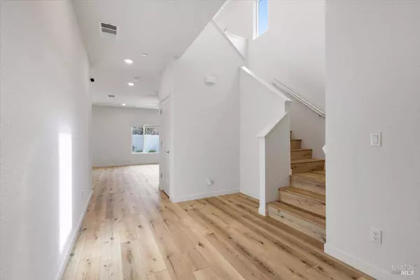 1075 St Olaf CT, Dixon, CA 95620