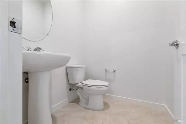 1075 St Olaf CT, Dixon, CA 95620