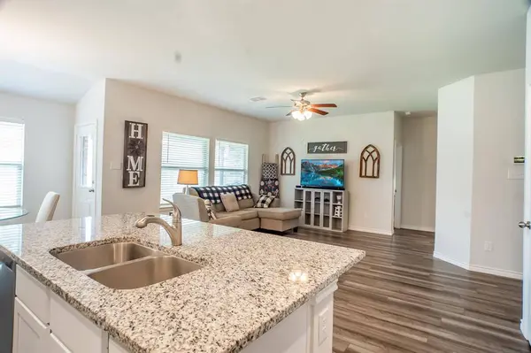 7908 Caddie CT, Navasota, TX 77868