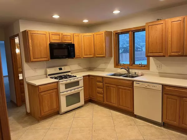 7723 W 157th ST, Orland Park, IL 60462