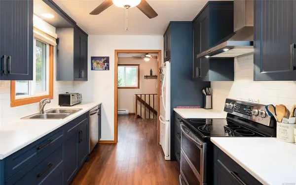 1652 Centennary Dr, Nanaimo, BC V9X 1A4