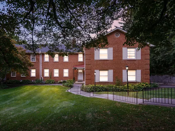 2615 Charing Road F, Upper Arlington, OH 43221