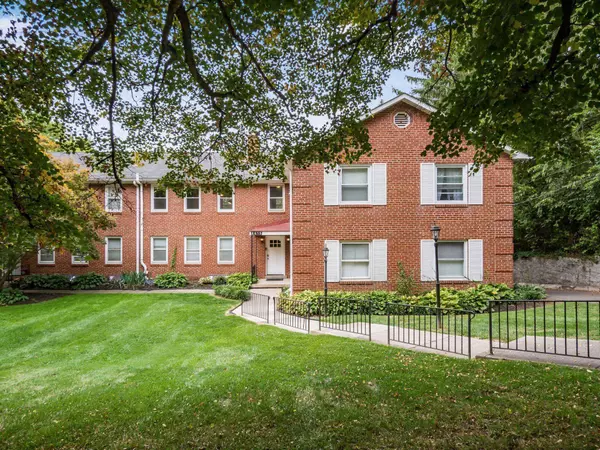 2615 Charing Road F, Upper Arlington, OH 43221