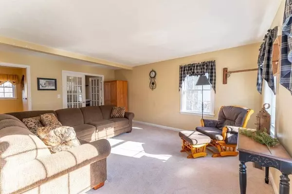 6 Jasmine Dr, Oxford, MA 01540