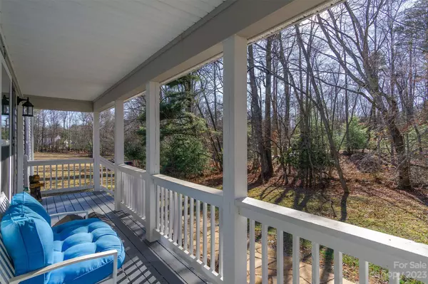 224 Appaloosa DR, Mills River, NC 28759