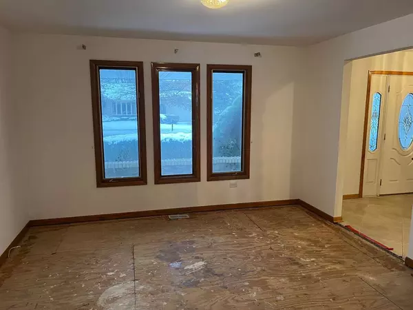 7723 W 157th ST, Orland Park, IL 60462