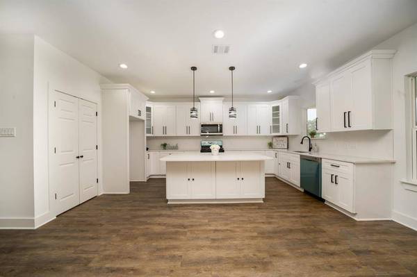 23003 Lake Crest DR, Huffman, TX 77336