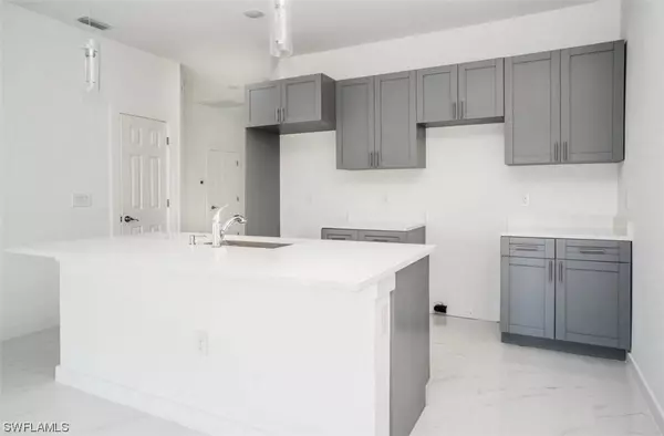 4652-4654 28th ST SW, Lehigh Acres, FL 33973