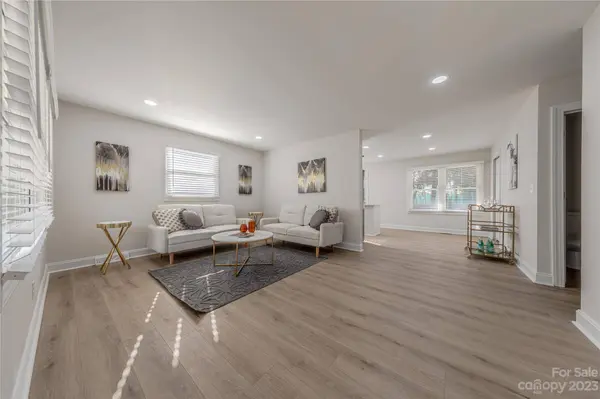 1414 Woodhill LN, Charlotte, NC 28205