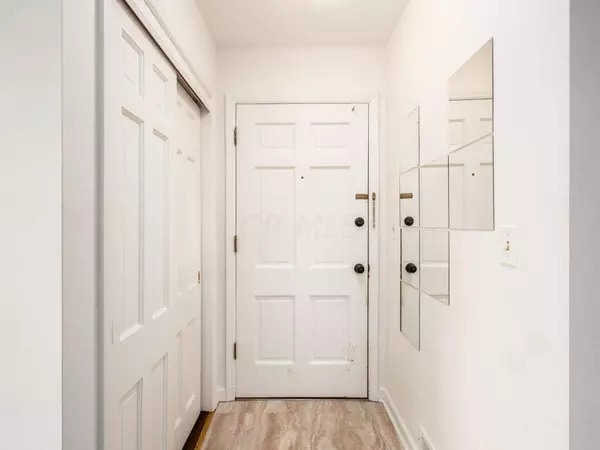 2615 Charing Road F, Upper Arlington, OH 43221