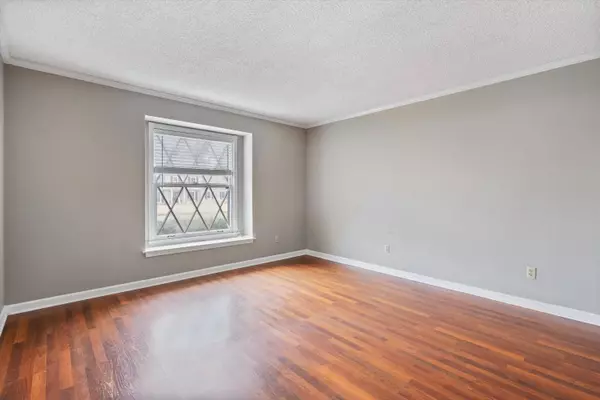 145 E LAWNWOOD DR, Collierville, TN 38017