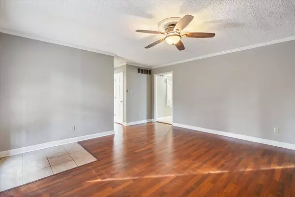 145 E LAWNWOOD DR, Collierville, TN 38017