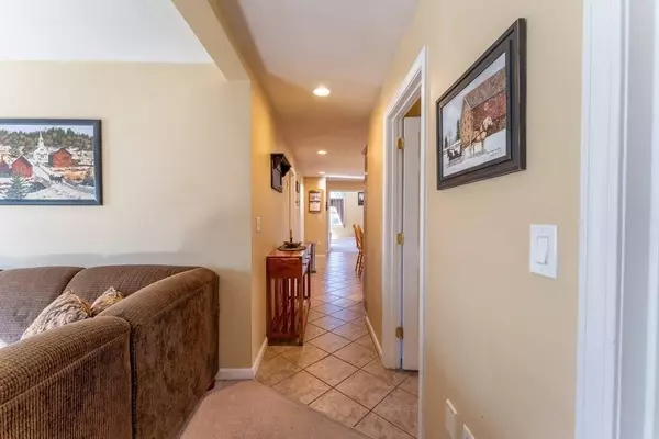 6 Jasmine Dr, Oxford, MA 01540